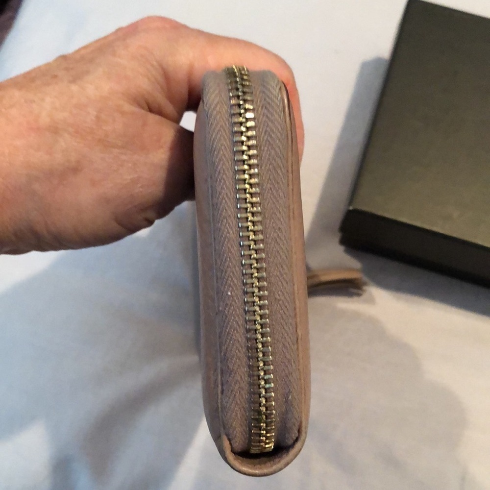 Stunning Gucci Ziparound Wallet in Box - Picture 3 of 7